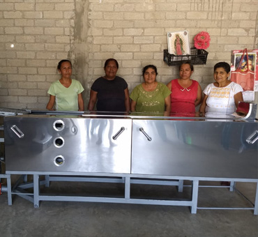 Donación de maquinaria a las mujeres emprendedoras de comunidad San Isidro llano Grande